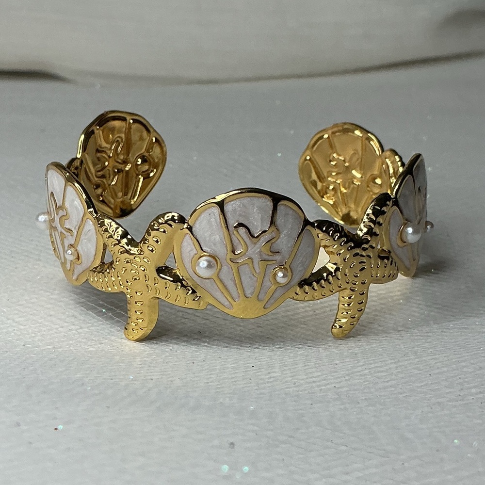 🌊 White Enamel Shell & Starfish GoldTone Cuff Bracelet